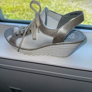 FLY LONDON SILVER (CRISTAL SOLE) LACE-UP SANDAL size 38